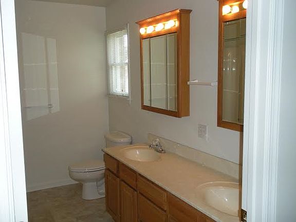 6' tub in master bath