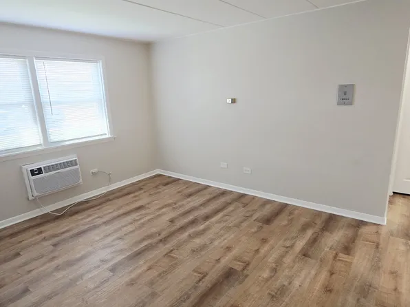 11013 S Lloyd Dr APT 4, Worth, IL 60482