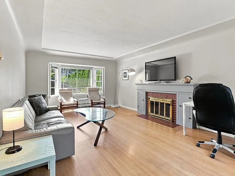 5809 Granville St — Photo 2