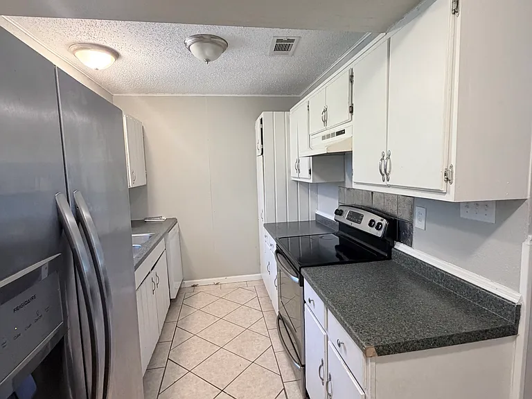 902 Lucerne Ave — Photo 4