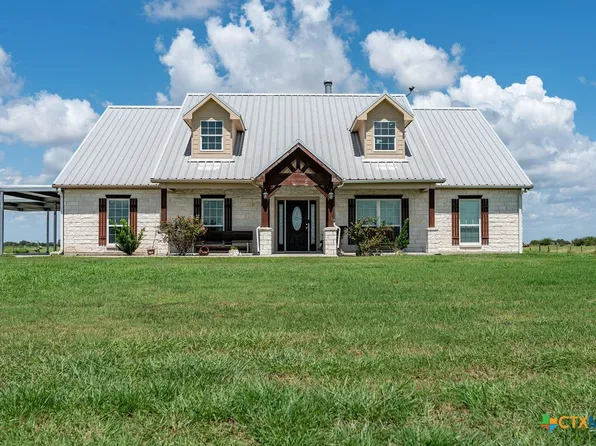 802 McDonald Rd, Port Lavaca, TX 77979