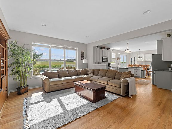 3rd image of 205 Somerset Dr