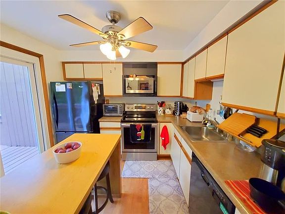 3rd image of 3208 Coulson Dr