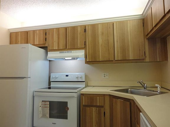 5th image of 1015 Green Pine Blvd APT A2