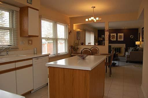 3rd image of 332 N Haddon Cir