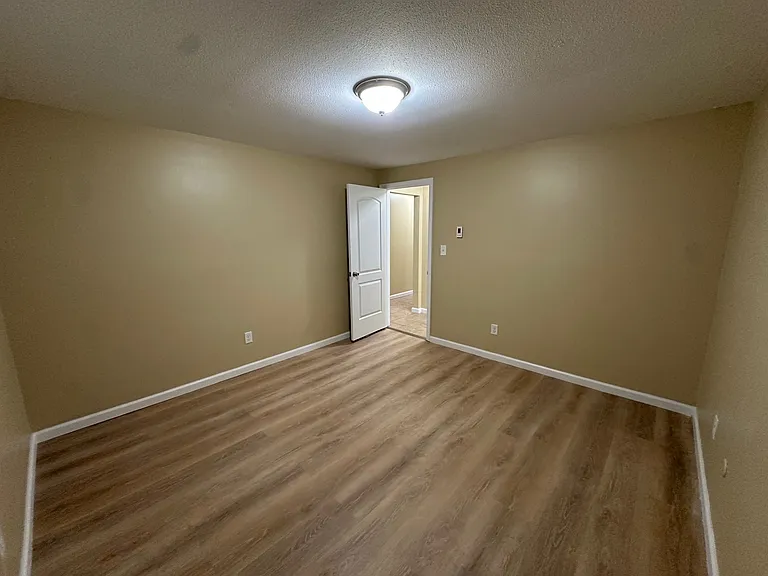 Notre Dame Apartments — Photo 50