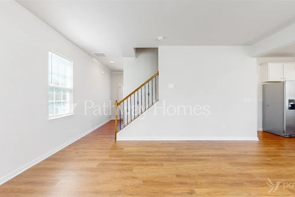 3 bed, 2.5 bath, 1735 sqft, $2,345 — Photo 4