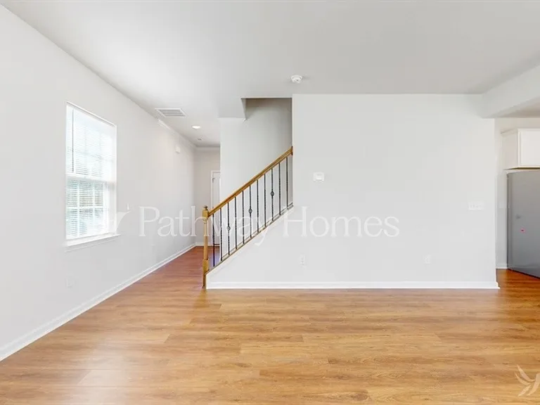 335 Kennerly Center Dr — Photo 4
