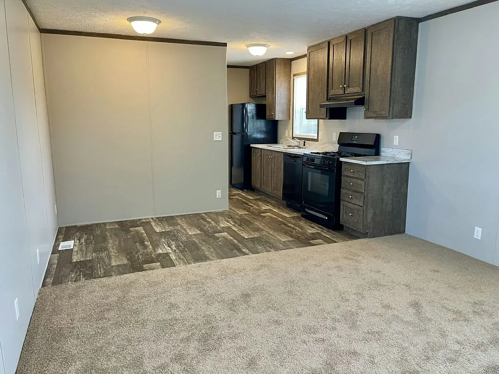 3 bed, 924 sqft, $1,550 — Photo 2