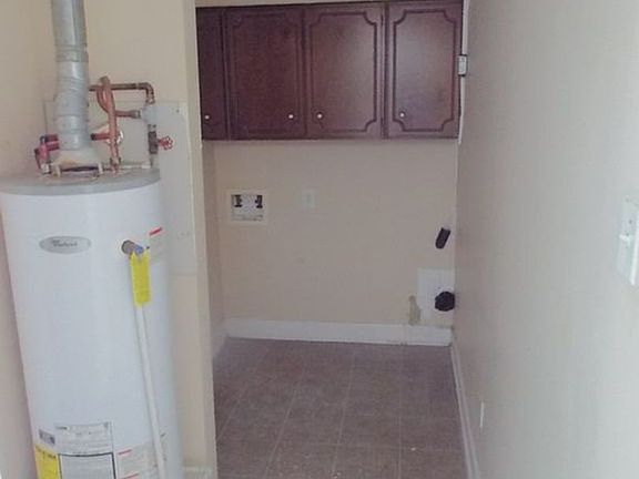 5th image of 2528 Kensington Dr W