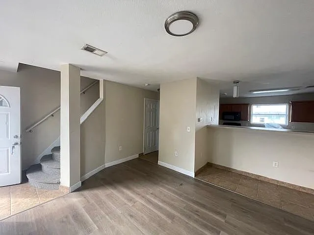 3 bed, 2.5 bath, 1000 sqft, $950 — Photo 2