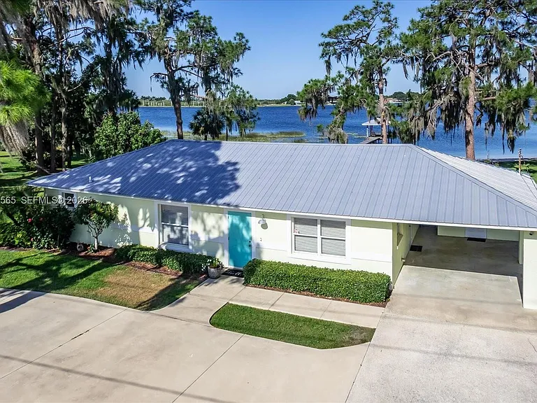 924 Lake Dr E — Photo 3