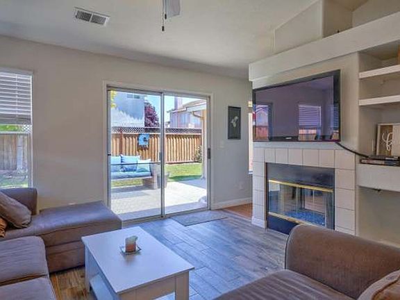 5th image of 9270 Loganberry Dr