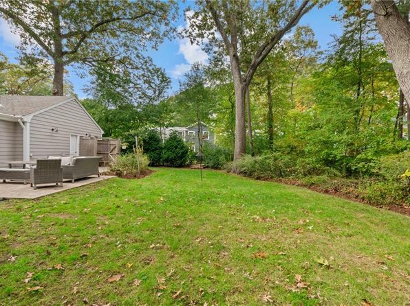 11 Knapton St, Barrington, RI 02806