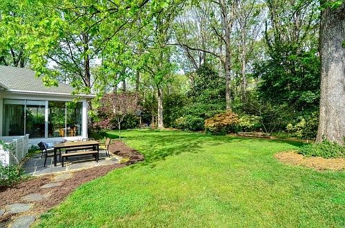 3rd image of 405 Walsing Dr