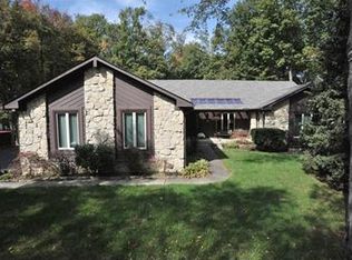4082 S Creekside Dr, New Palestine, IN 46163