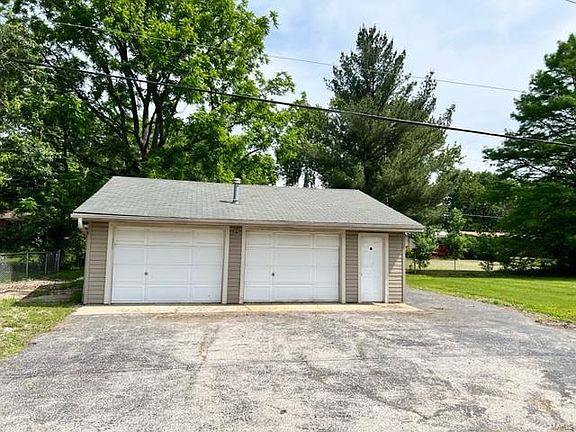 3rd image of 1011 Farmview Dr