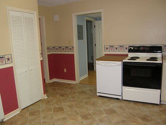 Kitchen *dishwasher not included in sale*