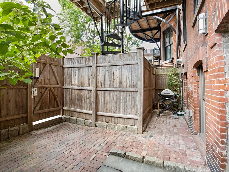32 Concord Sq #1 — Photo 25