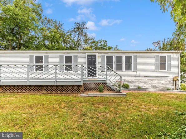 11905 Heather Dr, Hagerstown, MD 21740