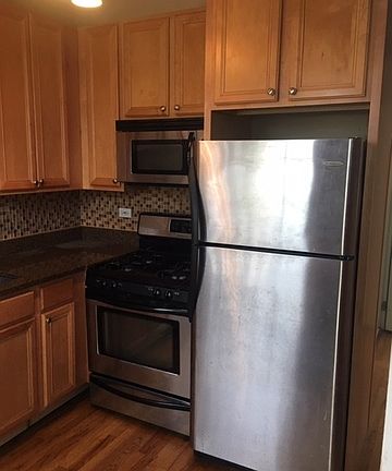 3rd image of 717 N Paulina St APT 2