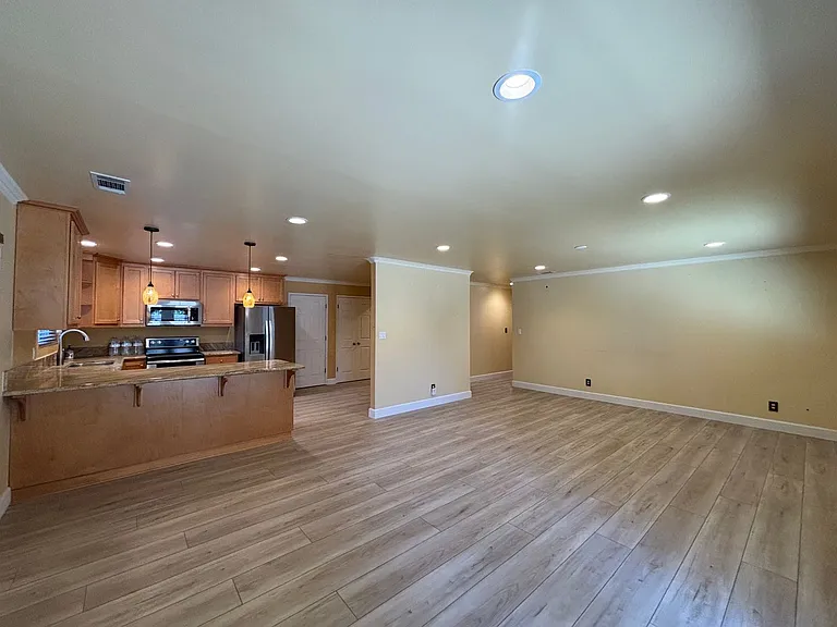 401 Klamath Dr — Photo 8