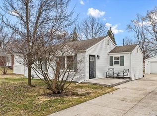 2625 Hessel Ave, Rochester Hills, MI 48307