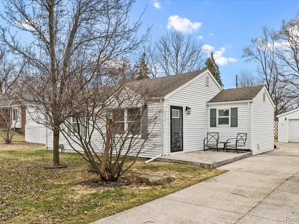 2625 Hessel Ave, Rochester Hills, MI 48307