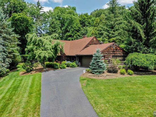 793 Bingham Rd, Ridgewood, NJ 07450