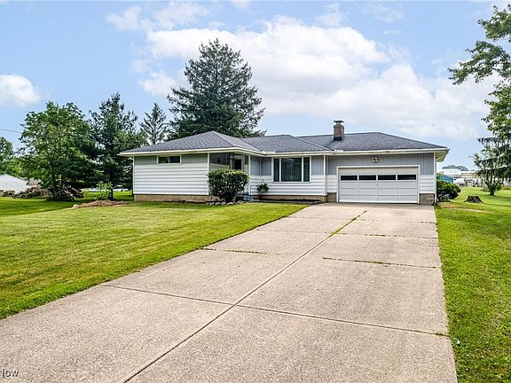 2nd image of 4855 Lake Dawn Dr