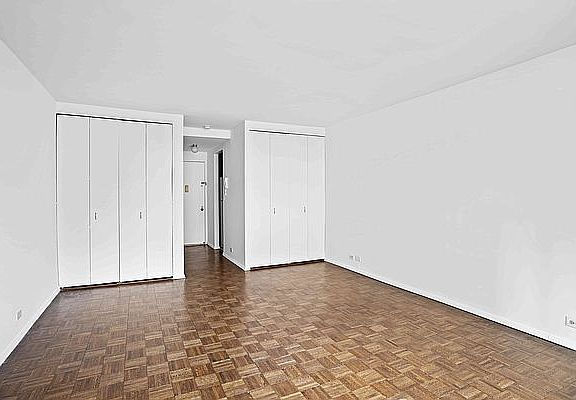 3rd image of 393 W 49th St APT 4EE