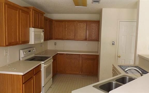 2nd image of 6724 Meadowcrest Dr