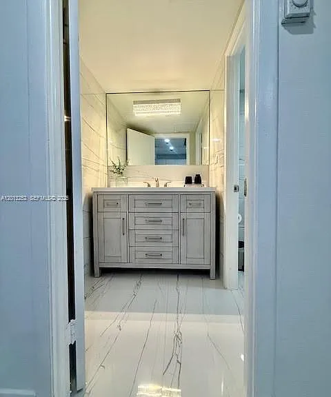 2301 Collins Ave #628 — Photo 9