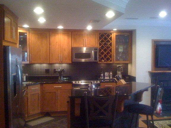 Kitchen w full appliances