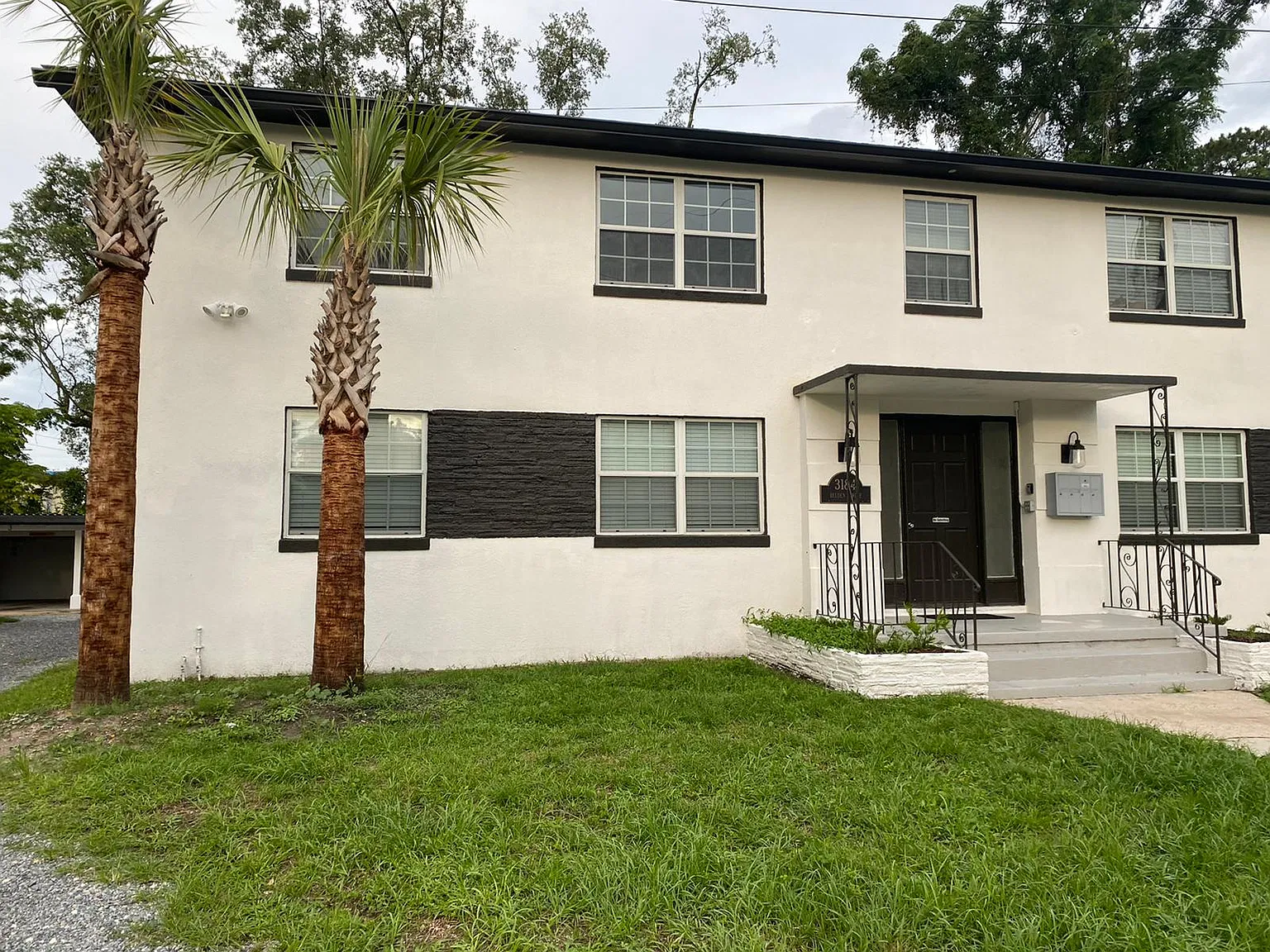 2 bed, 1100 sqft, $1,800 — Photo 1