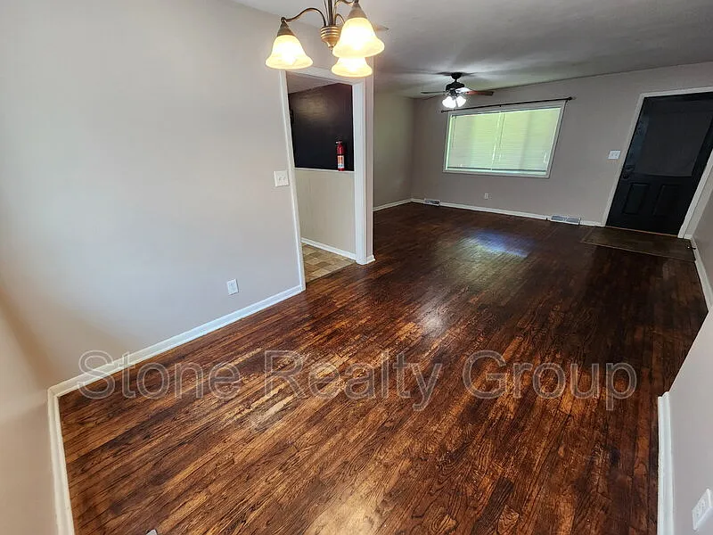 3 bed, 1.5 bath, $1,750 — Photo 4