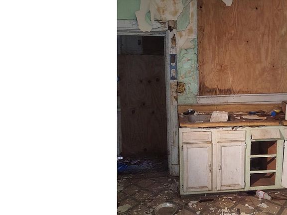 5th image of 1340 W 6th St