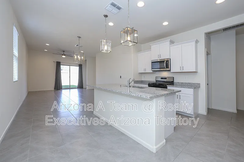 4882 E Greenway Wash Dr