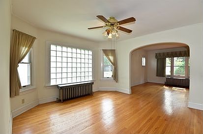 4th image of 907 N 11th Ave