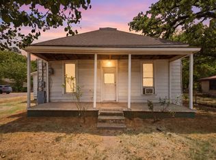 214 E Woodland St, Collinsville, TX 76233
