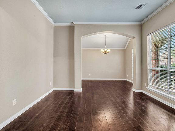 2nd image of 410 Arrowhead Dr