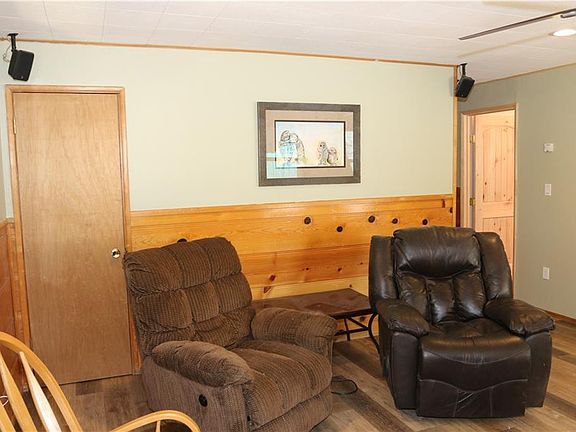 4th image of 452 Eureka Dr