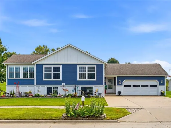 801 Hampton Dr, Williamsburg, IA 52361