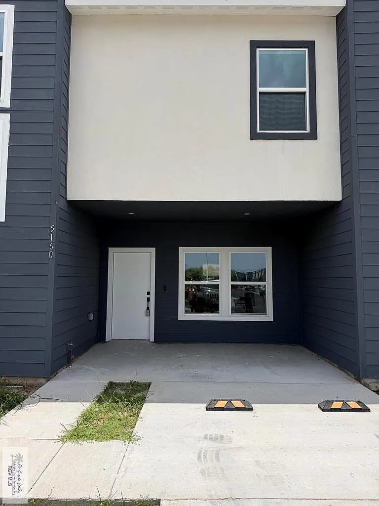 3 bed, 2.5 bath, 1293 sqft, $1,700 — Photo 3