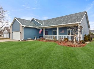 536 Autumn Dr, Walworth, WI 53184