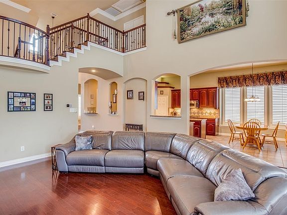 3rd image of 10038 Western Hills Dr