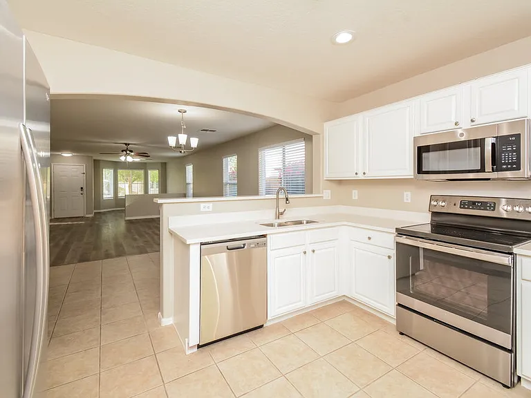 15438 W Mercer Ln — Photo 8