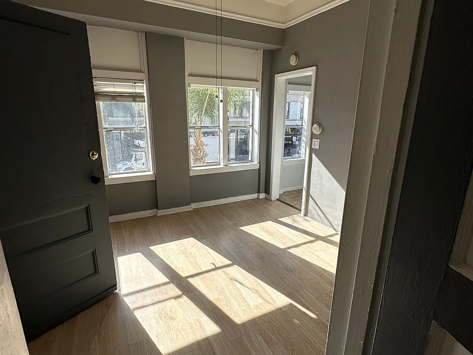 15 N Raymond Ave