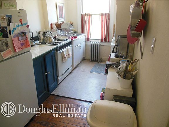 4th image of 30 Bergen St #2