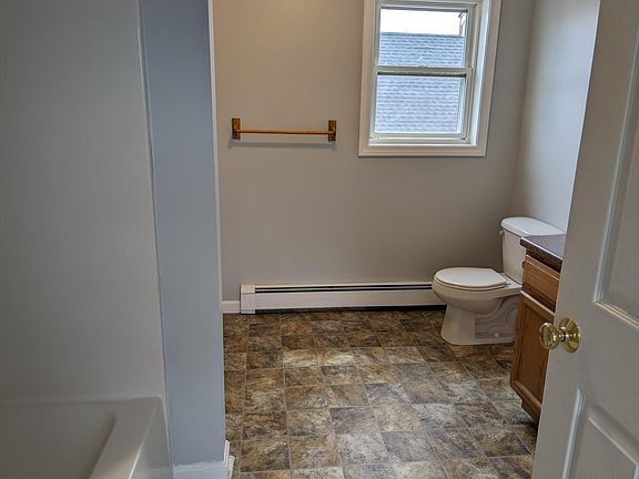 4th image of 94 Pine St #B